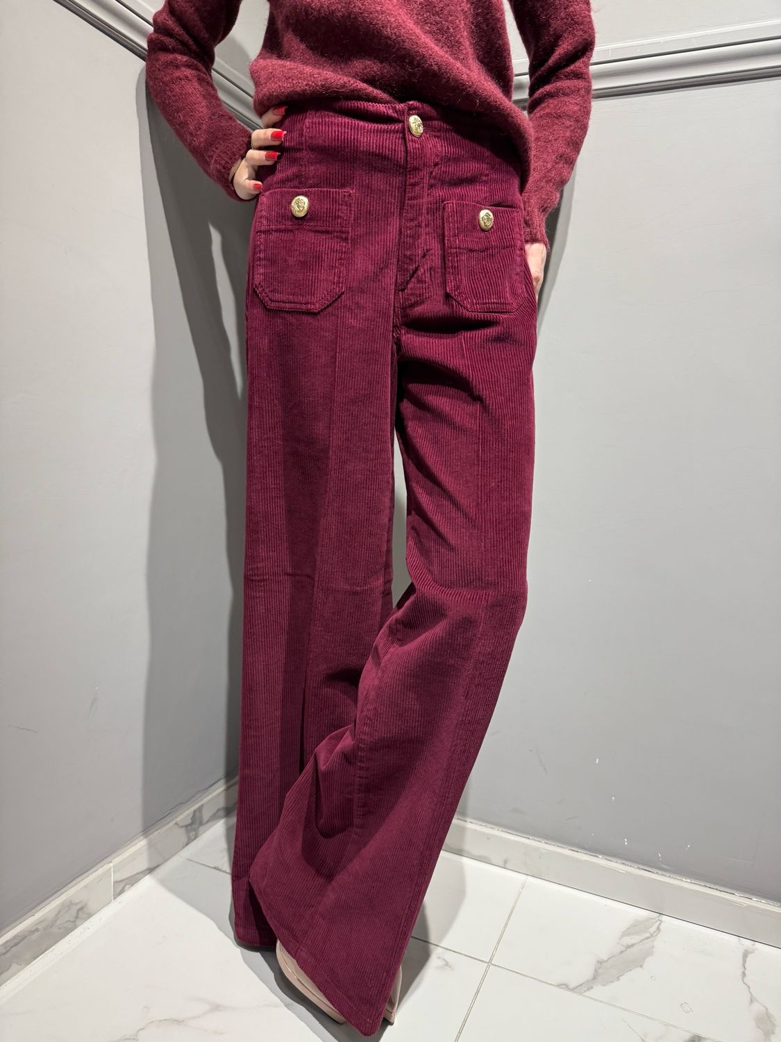 TENSIONE IN - pantalone in velluto a coste elasticizzato con tasche a patta bordeaux