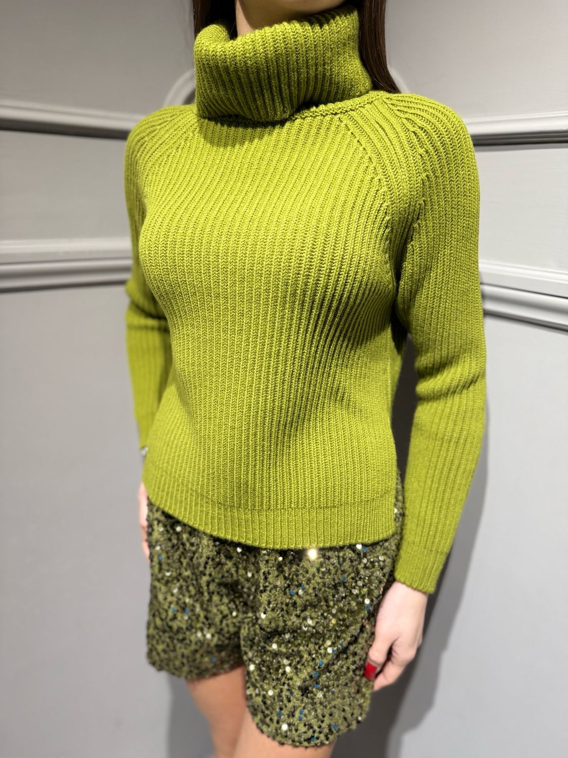 MOTEL - maglia dolcevita più lunga dietro a coste 8847CIA/I25 spezia