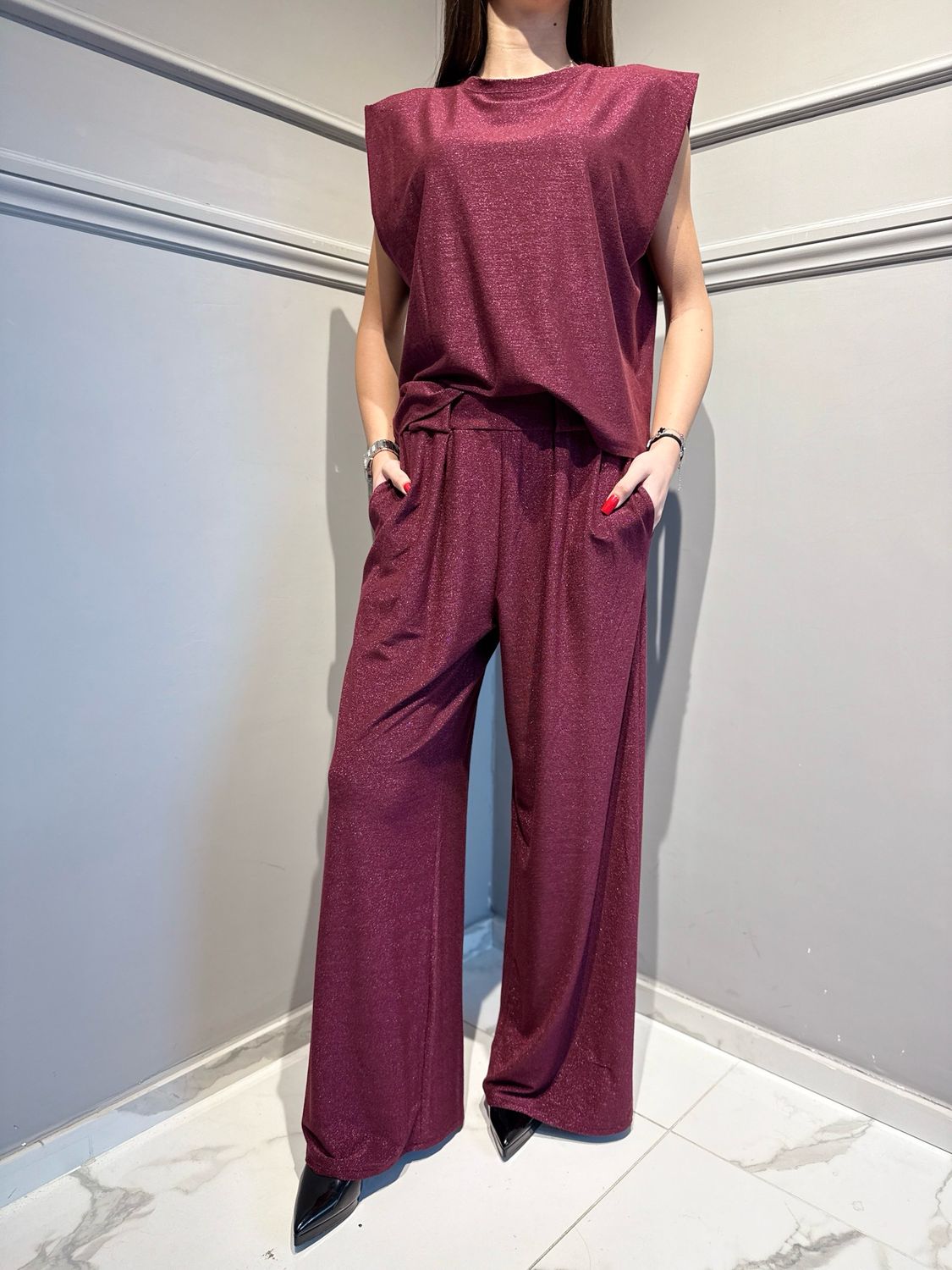 TENSIONE IN - blusa in tessuto laminato elasticizzato morbida bordeaux