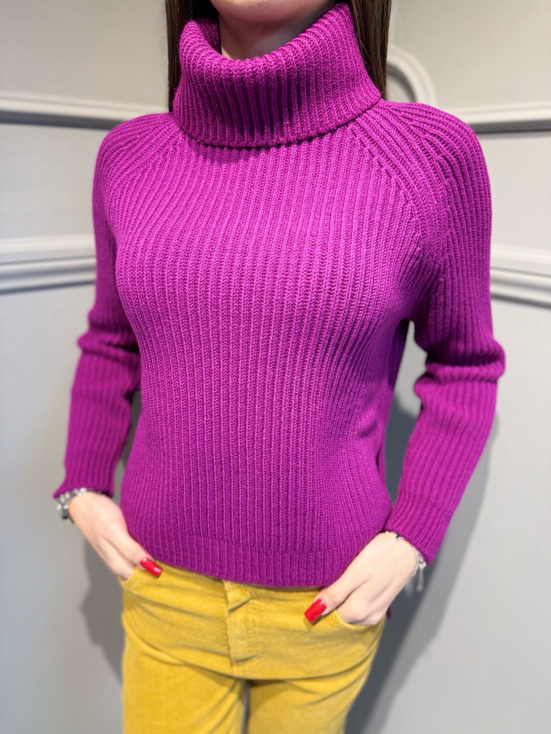 MOTEL - maglia dolcevita spacchi laterali a coste più lunga dietro 8847CIA/I25 amarena