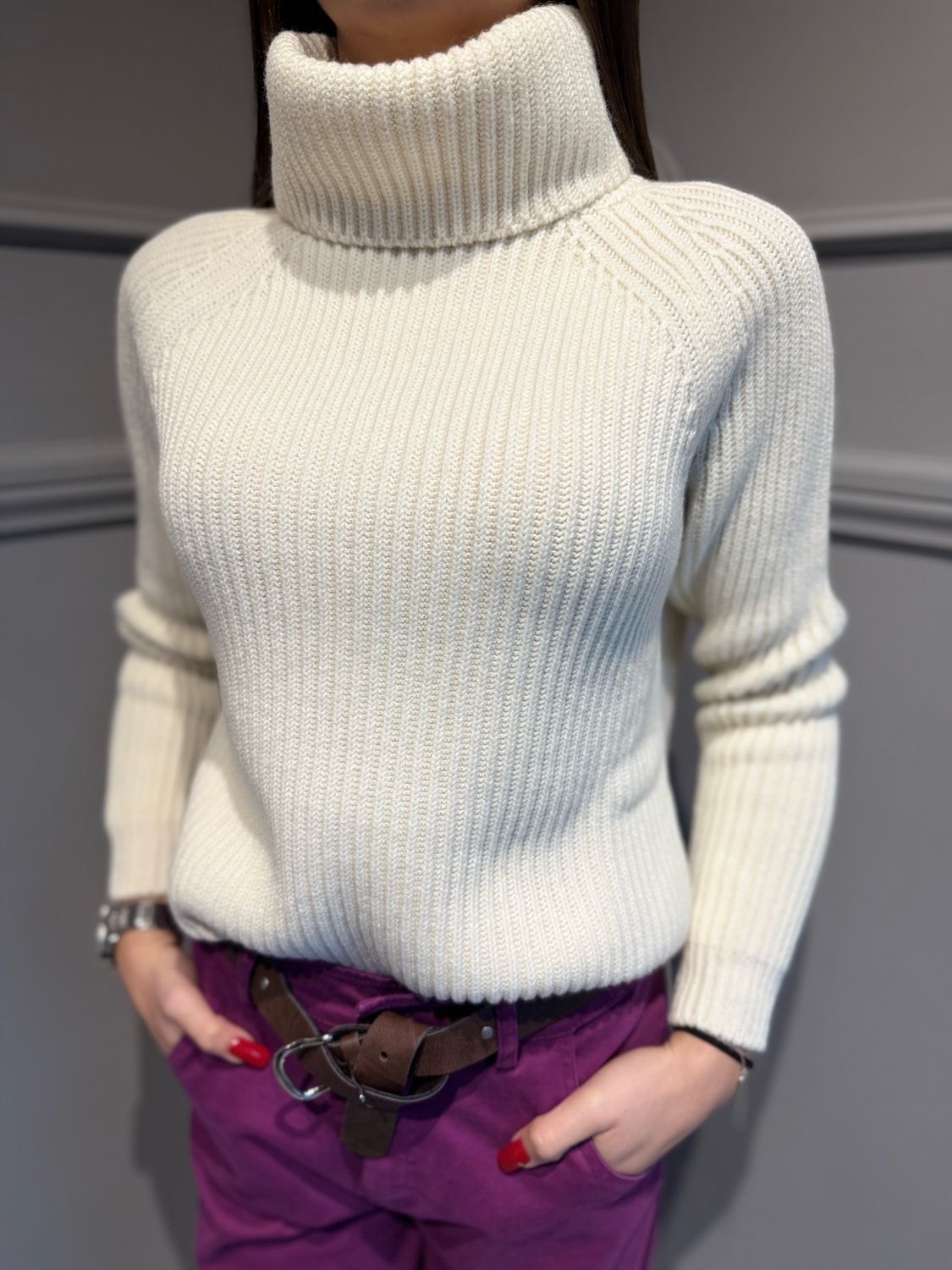 MOTEL - maglia dolcevita con spacchi laterali più lunga dietro 8837CIA/I25 panna