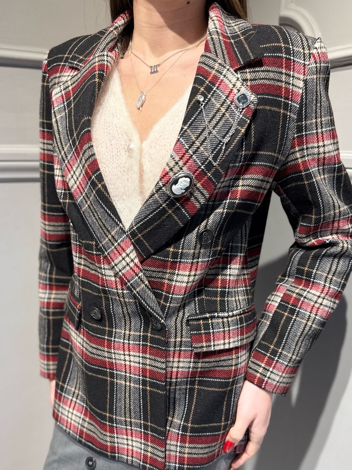 TENSIONE IN - giacca doppiopetto con spille a quadri 26B1327 rosso/nero/grigio