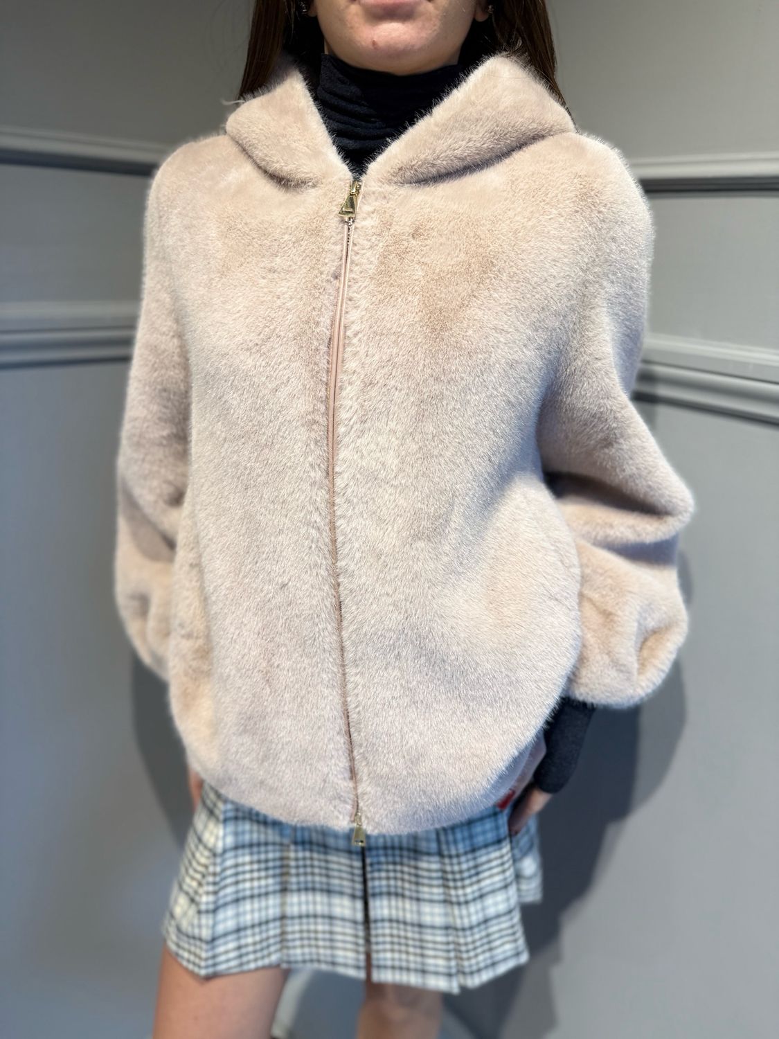 MOTEL - giacca con cappuccio in pelliccia ecologica 251-9-163g cipria