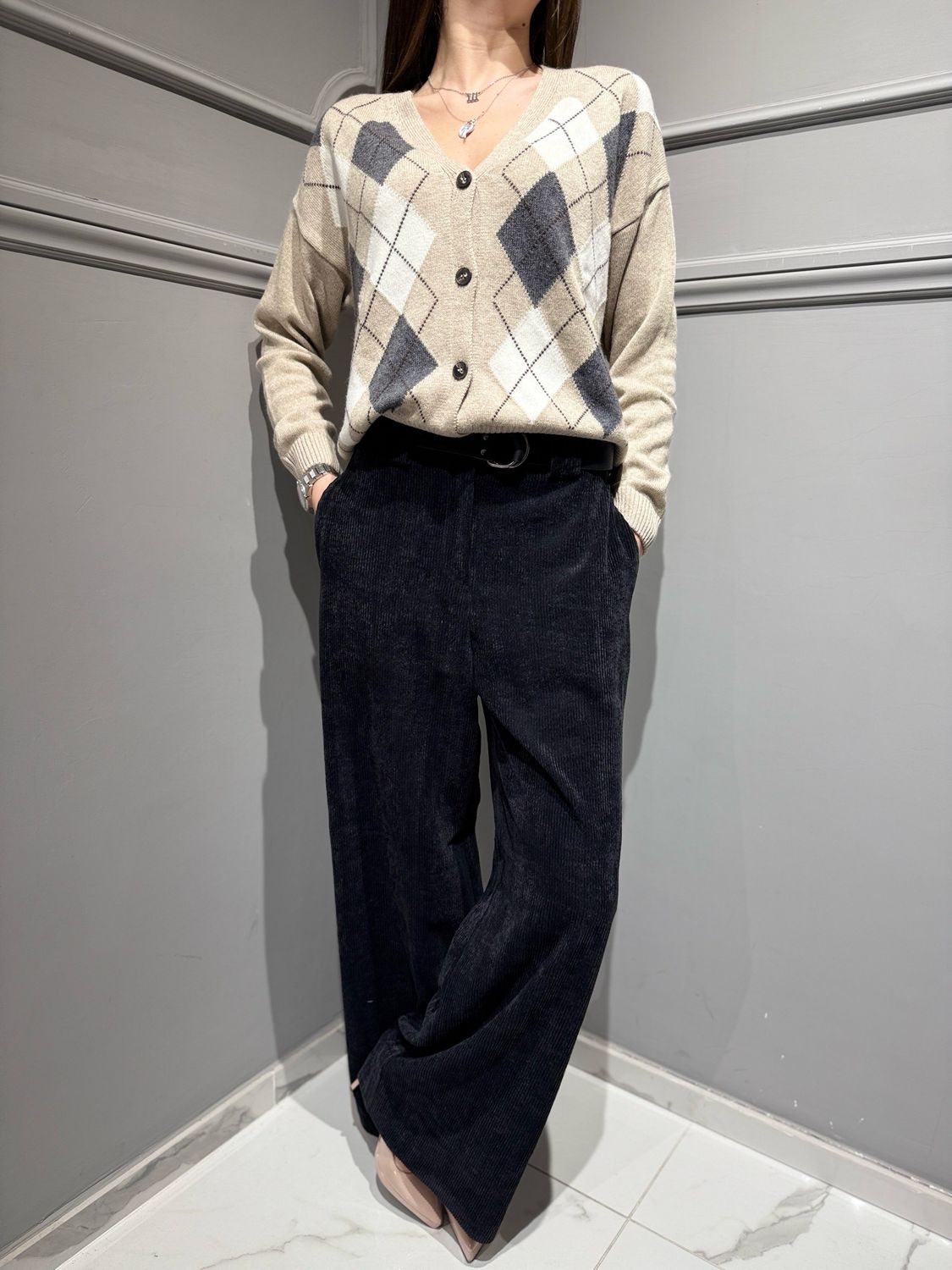 TENSIONE IN - pantalone in velluto a coste a palazzo con elastico dietro 24P9427 nero TENSIONE IN - pantalone in velluto a coste a palazzo con elastico dietro 24P9427 nero