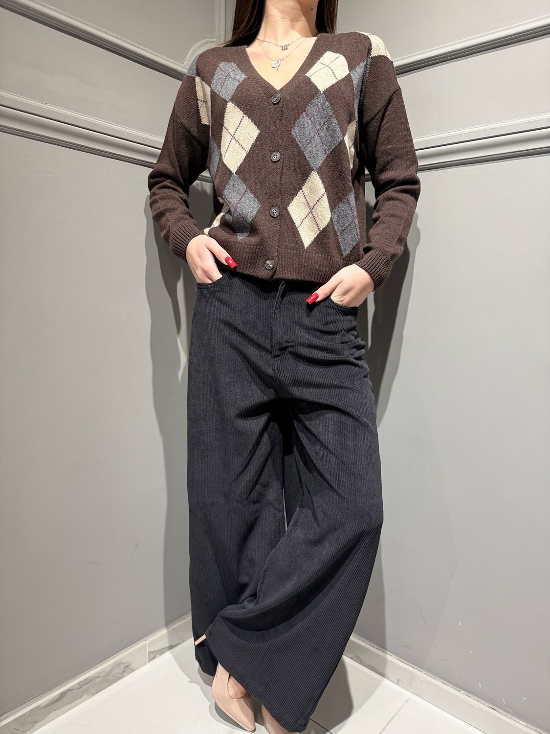 TENSIONE IN - pantalone in velluto a coste a palazzo W24P894 nero TENSIONE IN - pantalone in velluto a coste a palazzo W24P894 nero