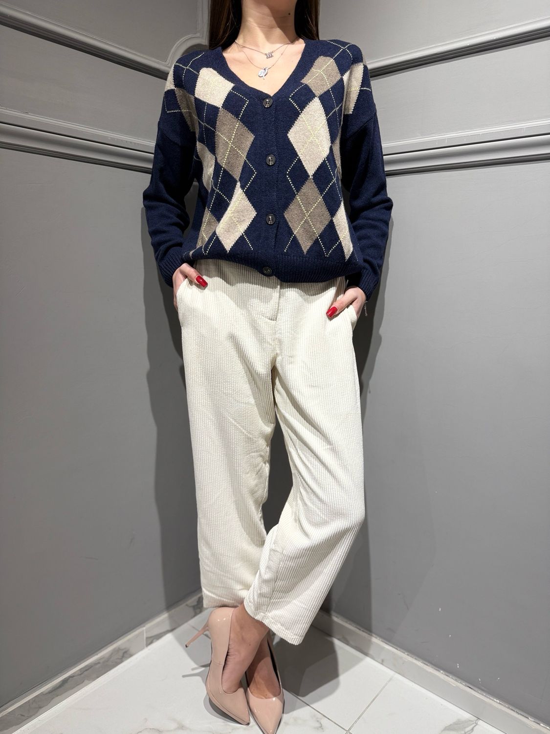 VICOLO - pantalone in velluto a coste carrot panna