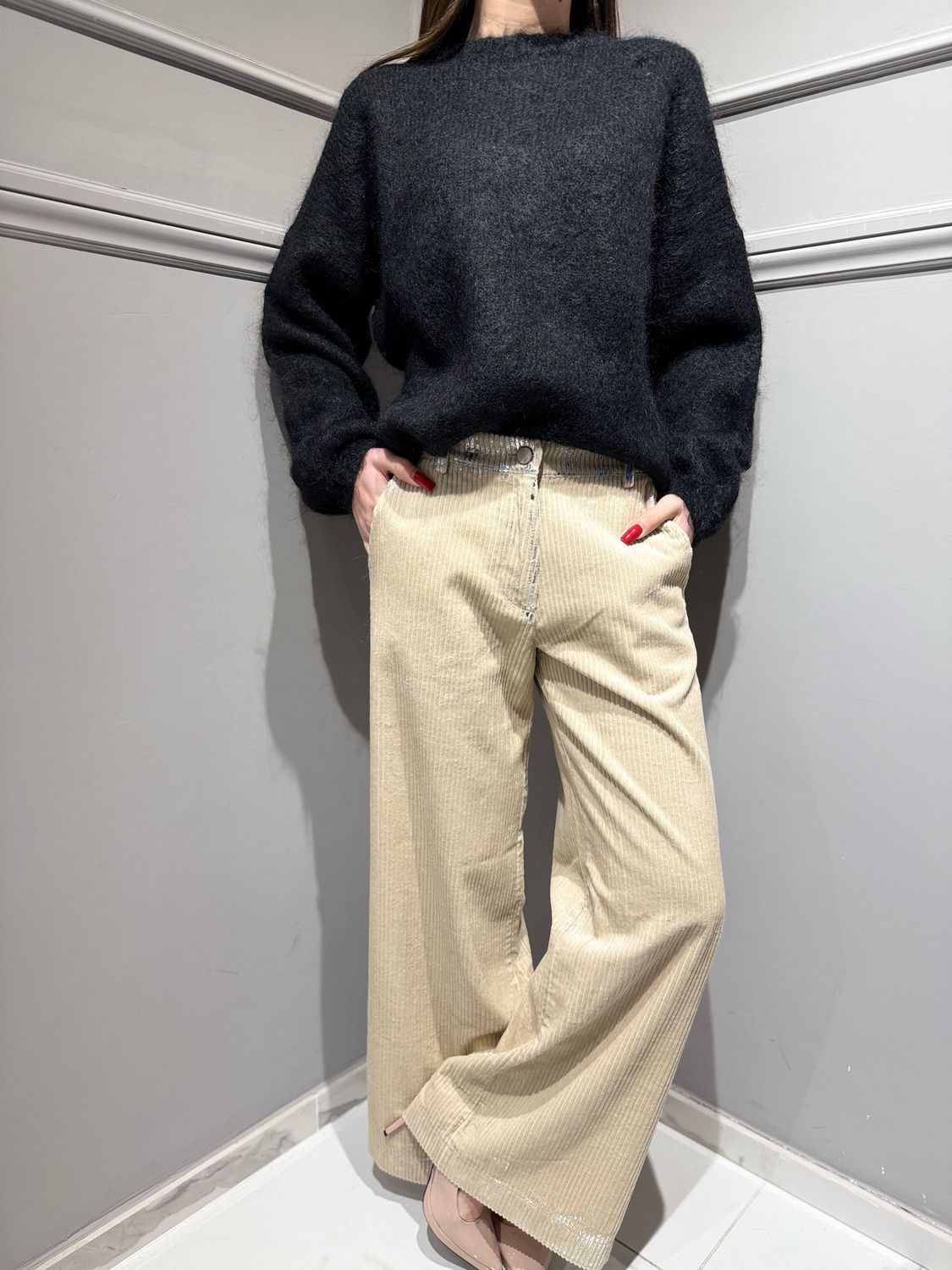 TENSIONE IN - Pantalone a coste in velluto spalmato Burro - TH1307