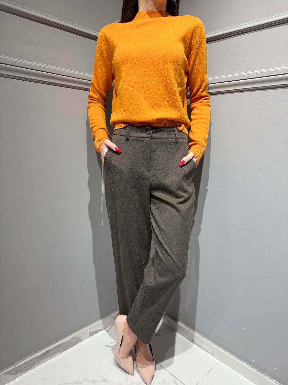 TENSIONE IN - pantalone carrot in flanella con elastico dietro 26P1576 moro TENSIONE IN - pantalone carrot in flanella con elastico dietro 26P1576 moro