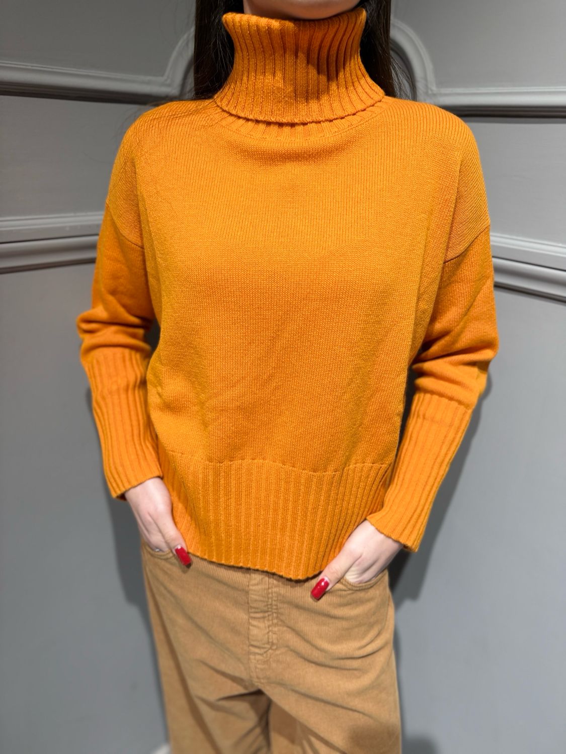 TENSIONE IN - maglia dolcevita in pura lana WL938-7AI25 arancio TENSIONE IN - maglia dolcevita in pura lana WL938-7AI25 arancio