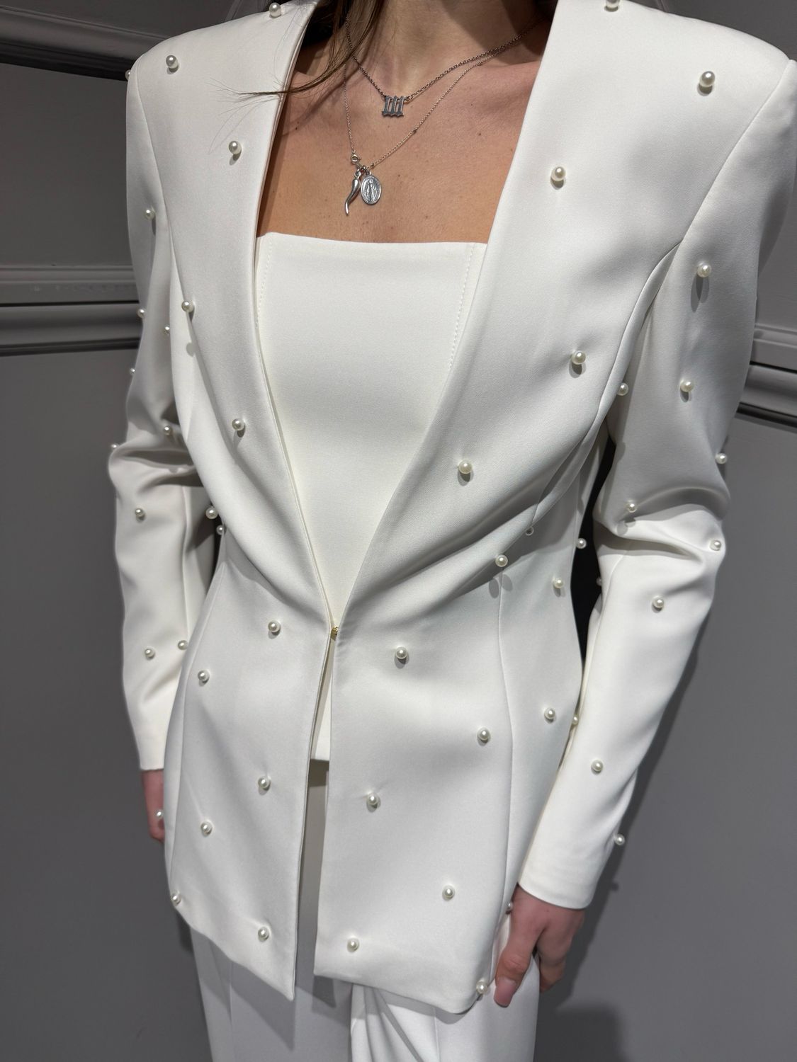 SILENCE LIMITED - tailleur giacca avvitata con perle GI5354APP + pantalone a palazzo SLPA019 off white