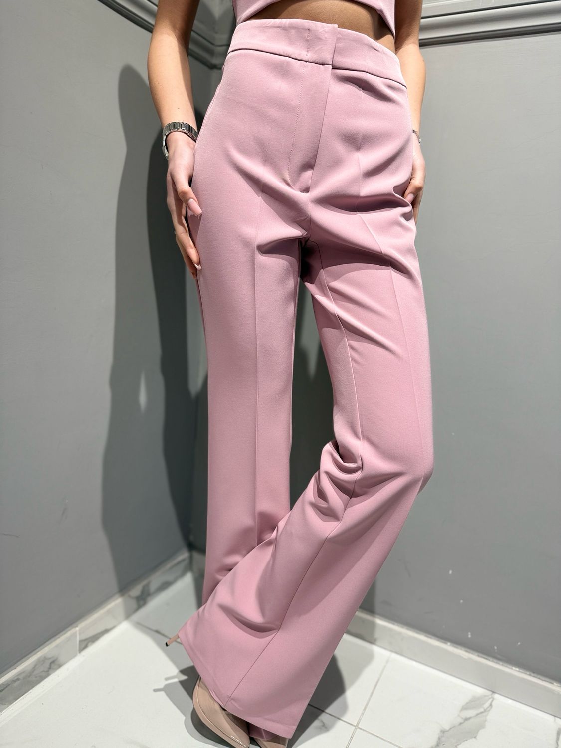 SILENCE LIMITED - giacca avvitata elasticizzata doppiopetto bottoni ricoperti libra key+ pantalone a zampa elasticizzato vita alta baschina flare key our Pink