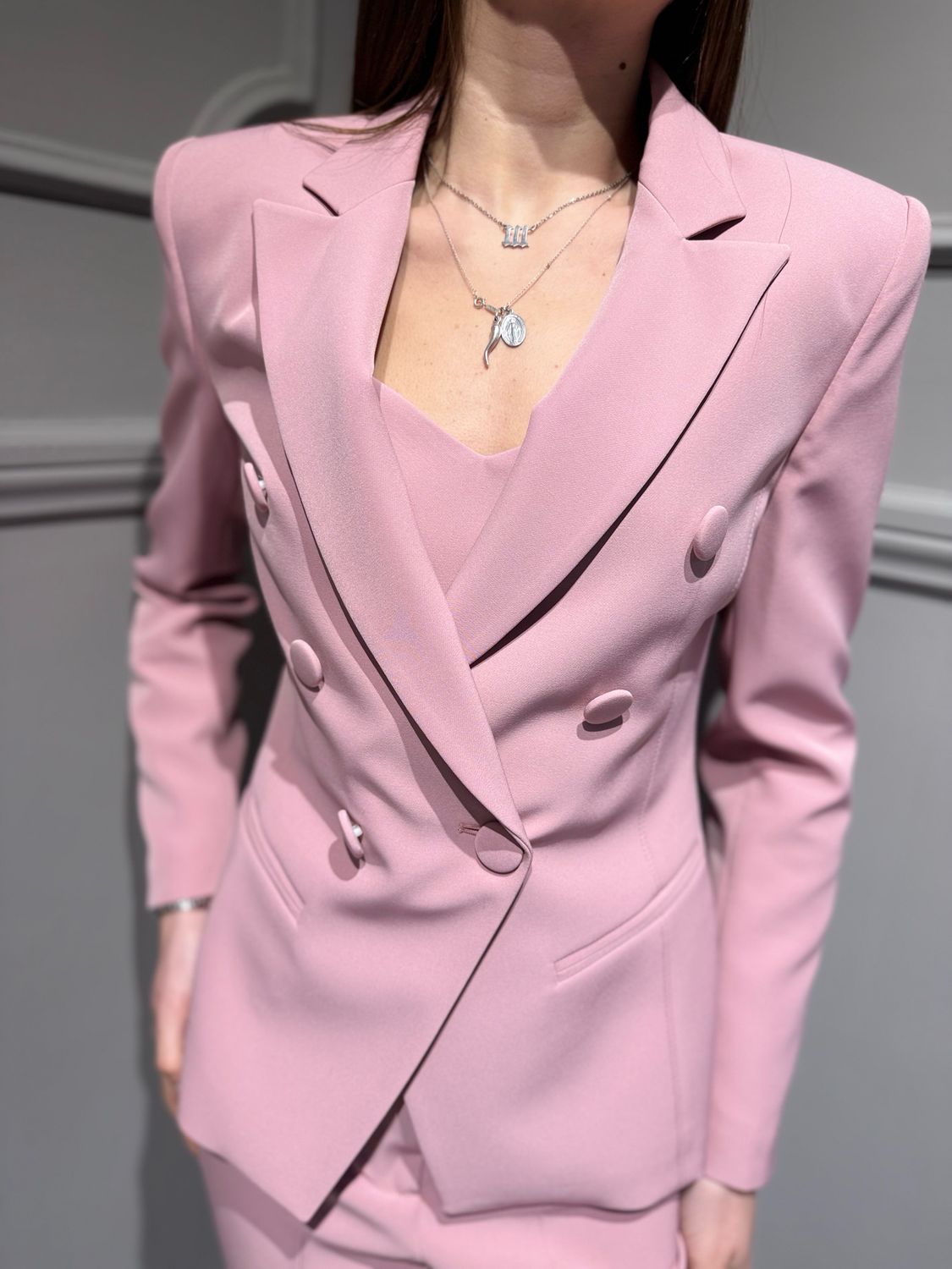 SILENCE LIMITED - giacca avvitata elasticizzata doppiopetto bottoni ricoperti libra key+ pantalone a zampa elasticizzato vita alta baschina flare key our Pink