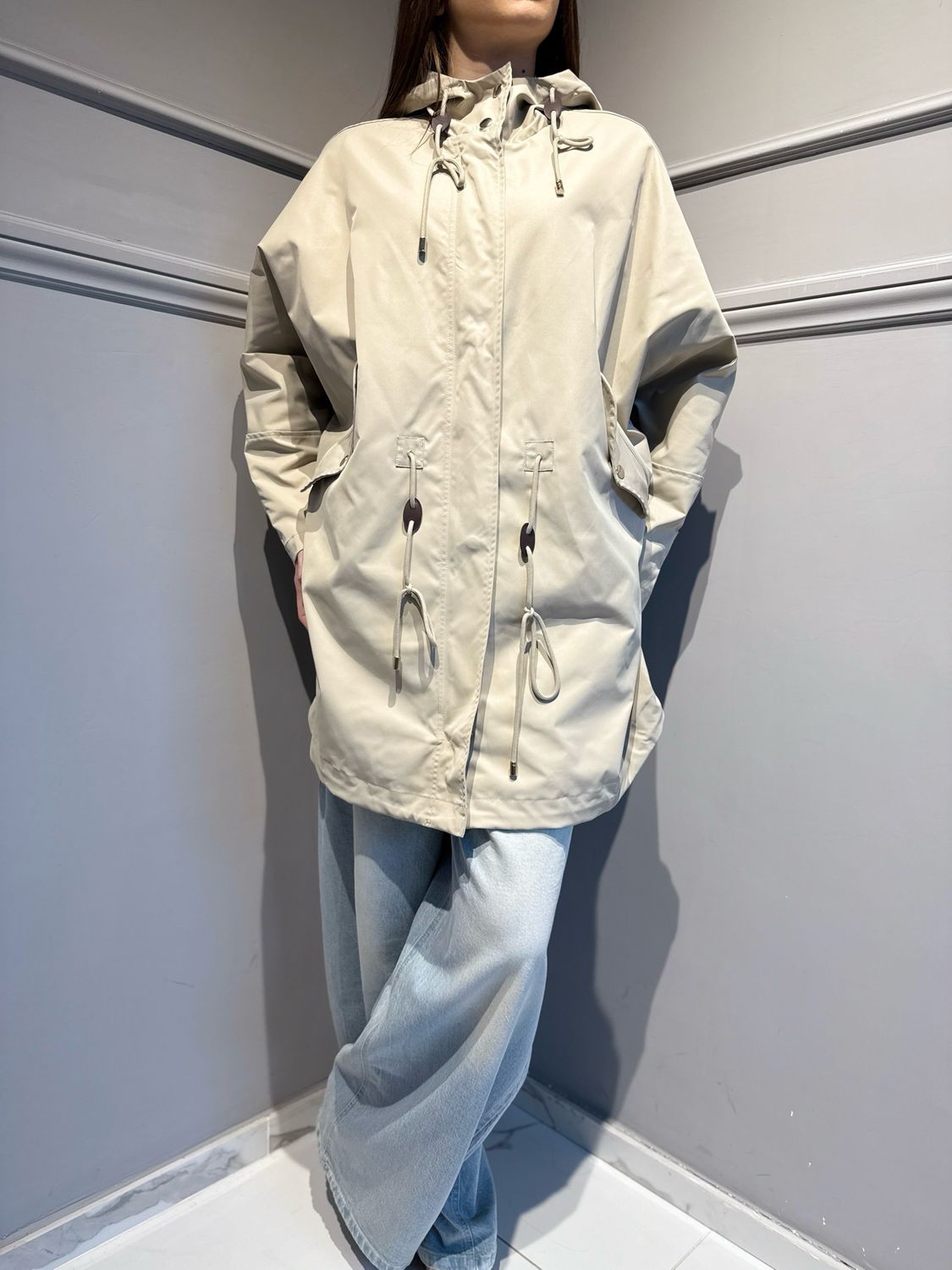 MOTEL - giacca trench impermeabile con cappuccio e coulisse S26J383 sabbia