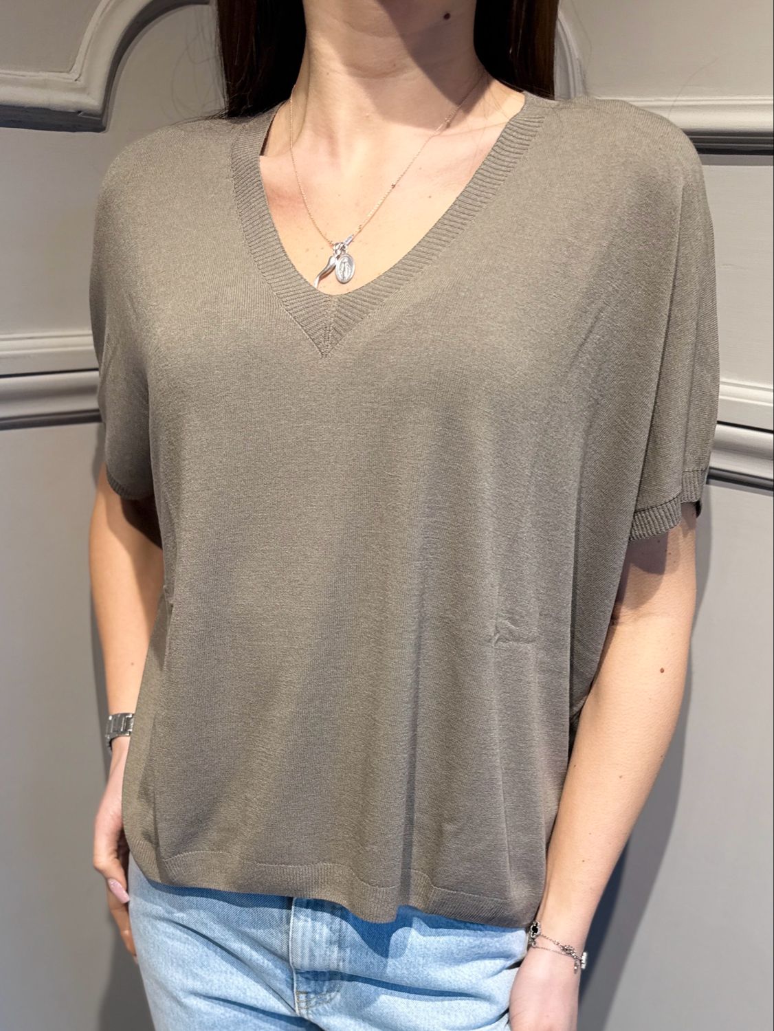 VICOLO - maglia a V in filo di viscosa 2AB2031 tortora