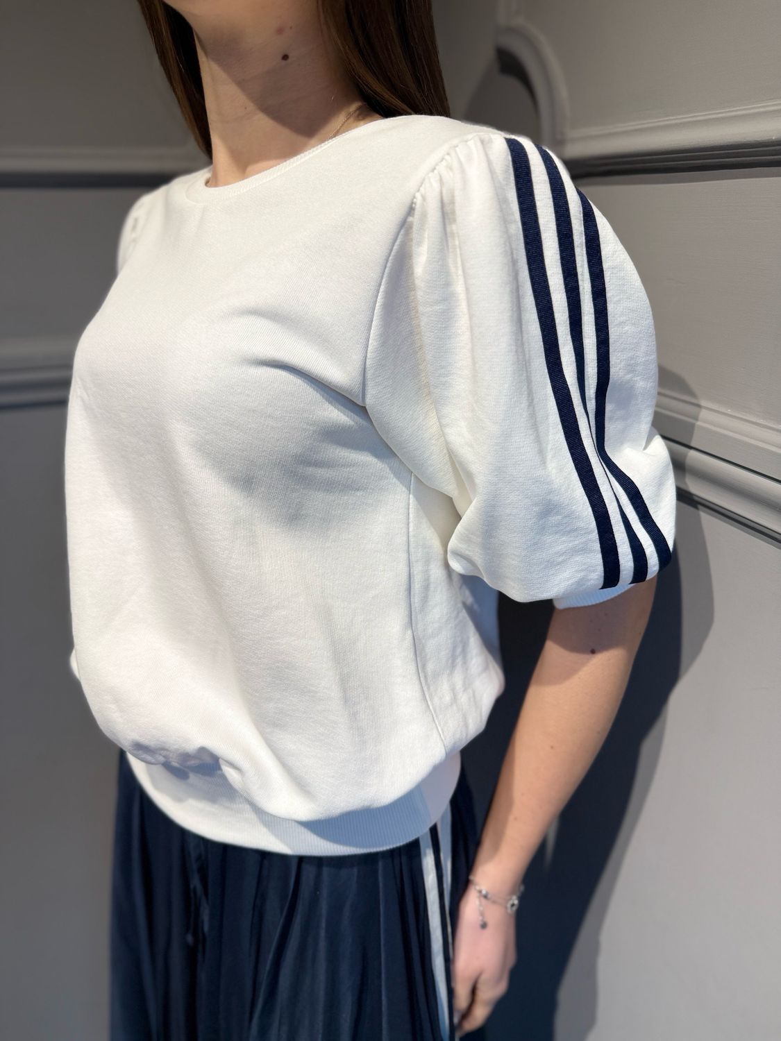 MOTEL - felpa a maniche corte a sbuffo 38702G panna/blu