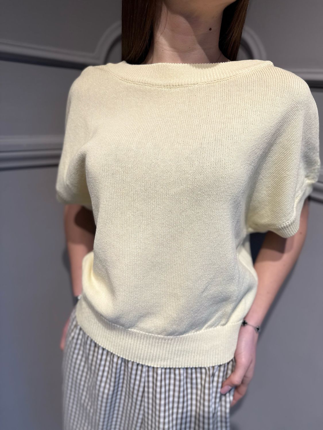 MOTEL - maglia smanicata in filo 261PA513 crema