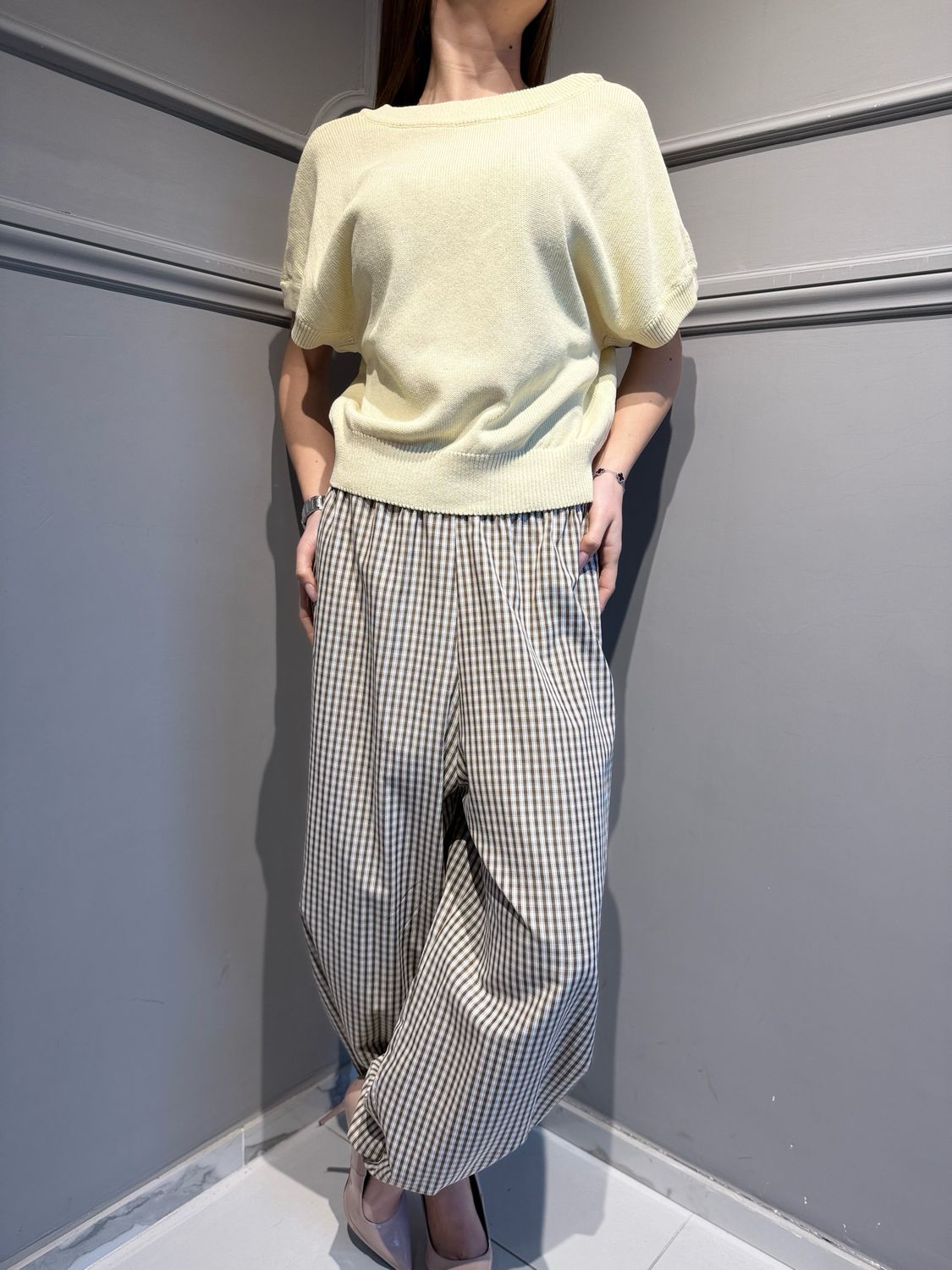 MOTEL - maglia smanicata in filo 261PA513 crema