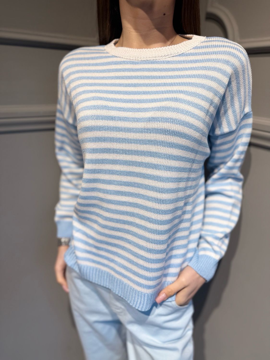 MOTEL - maglia in filo a girocollo a righe 26176PL celeste/biamco