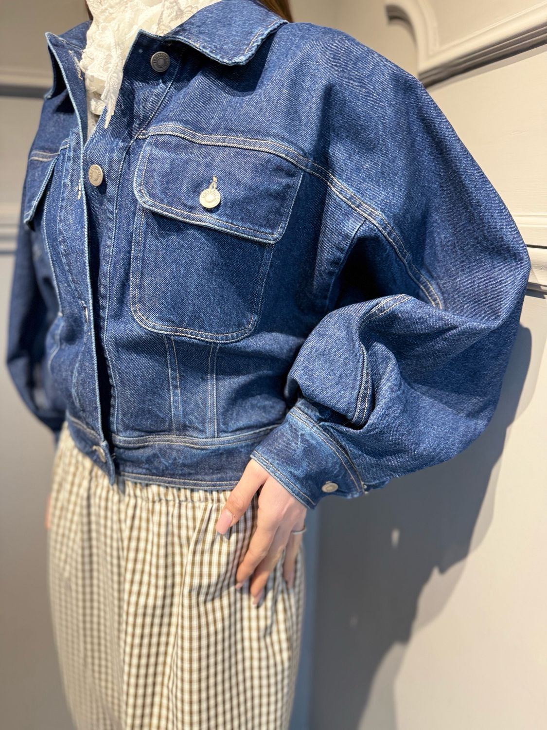 TENSIONE IN - giubbino in jeans con maniche a palloncino e bandana in pizzo S26J408 variante unica