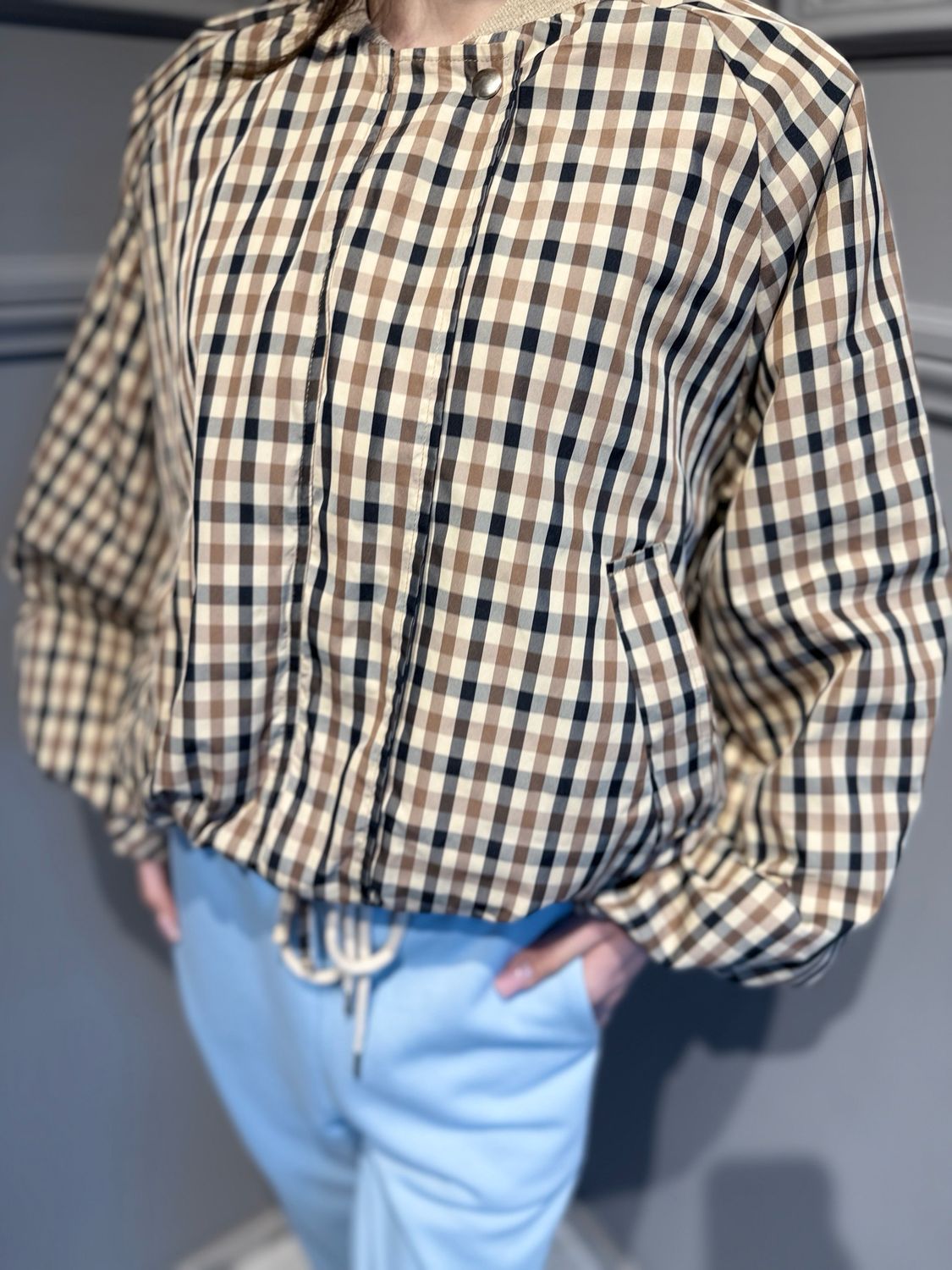 TENSIONE IN - bomber in tessuto tecnico S26J614 beige/nero