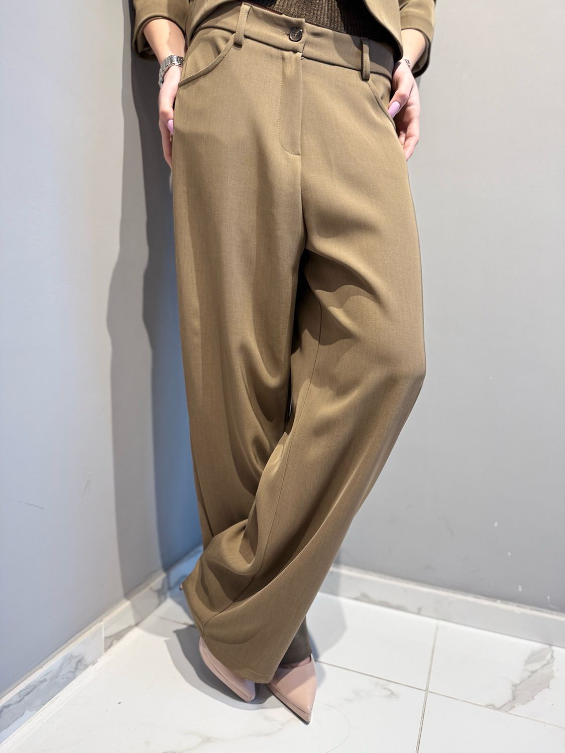 TENSIONE IN - pantalone carrot  25P4184 tabacco