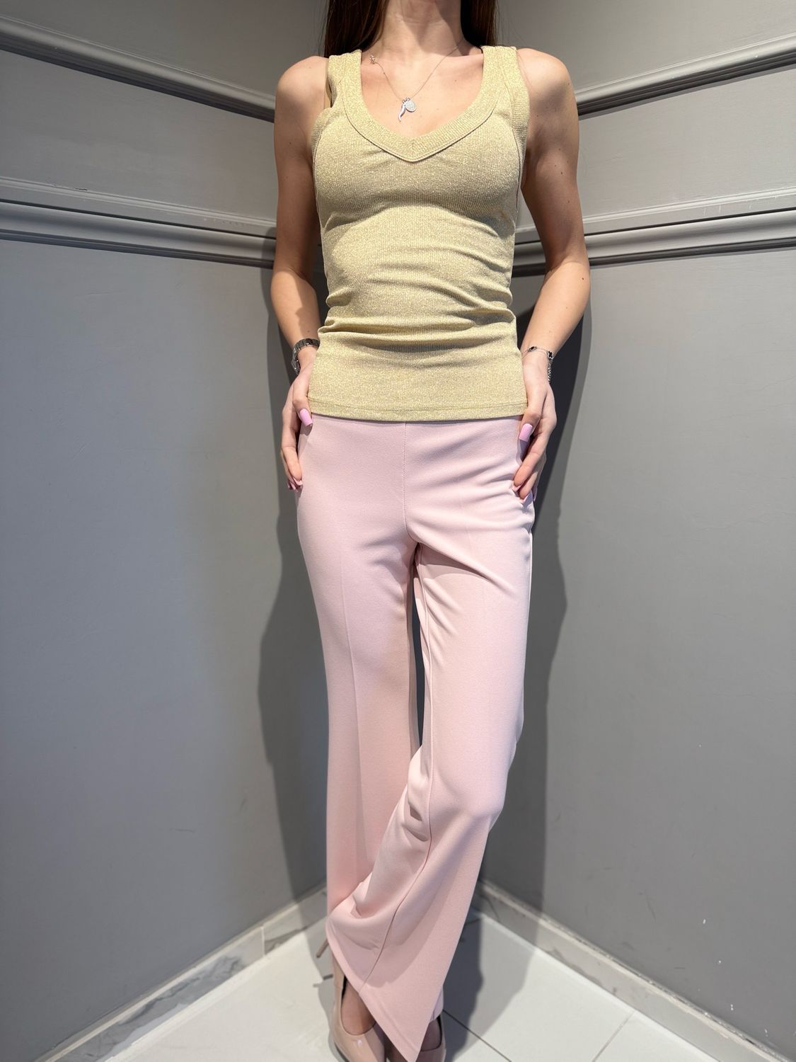 VICOLO - canotta a V in lurex UAB0077 oro
