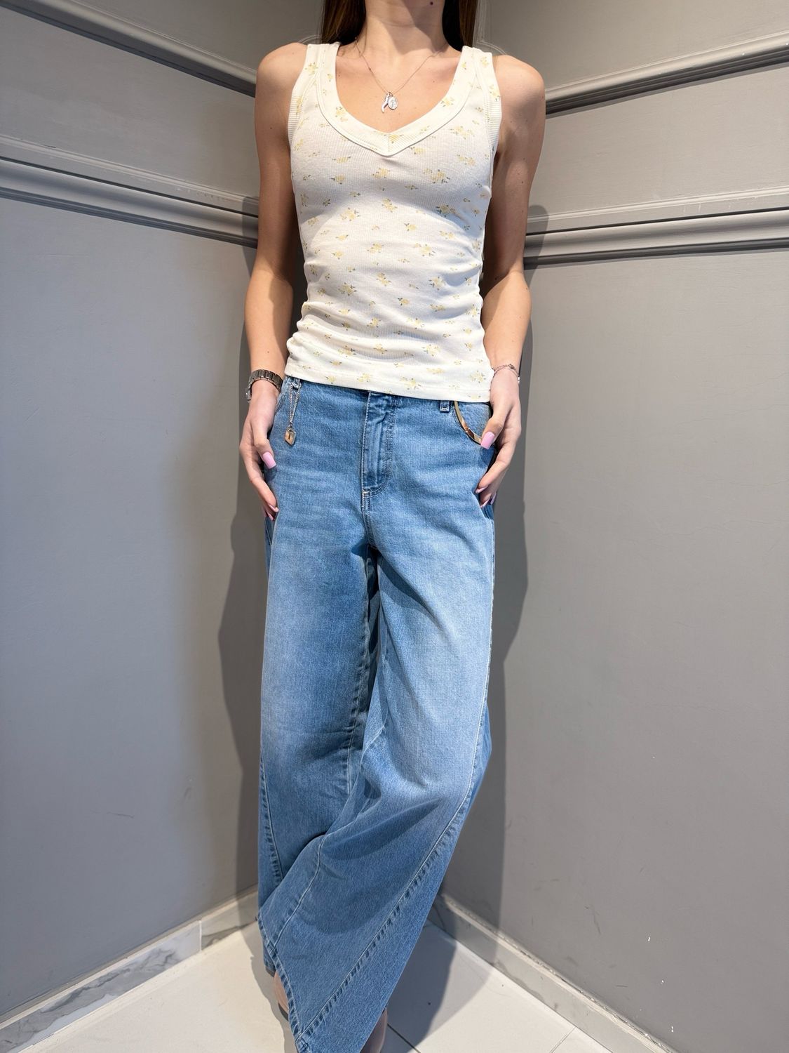 VICOLO - canotta a costine elasticizzata a V UAB0221 giallo