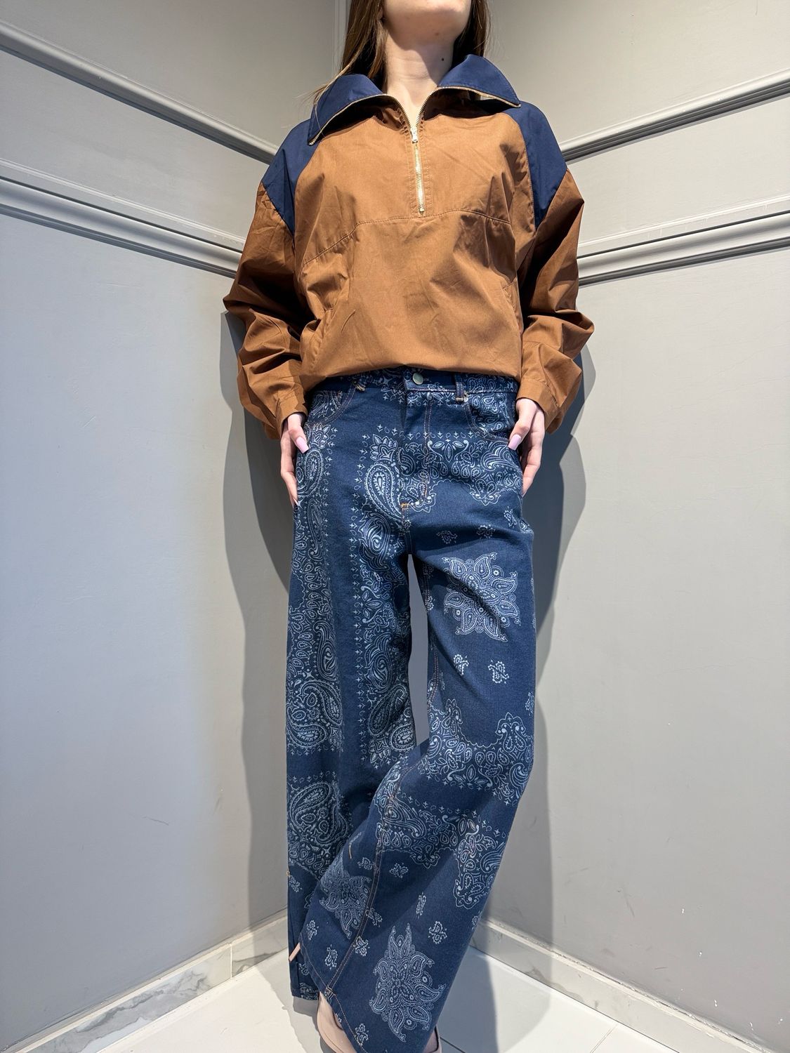 TENSIONE IN - pantalone in jeans con fantasia bandana SL1184 blu