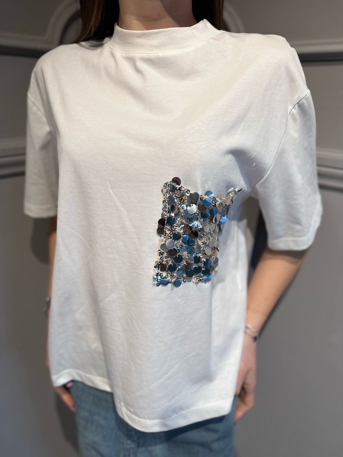 TENSIONE IN - t-shirt con tasca in paillettes PE260112 bianco/argento