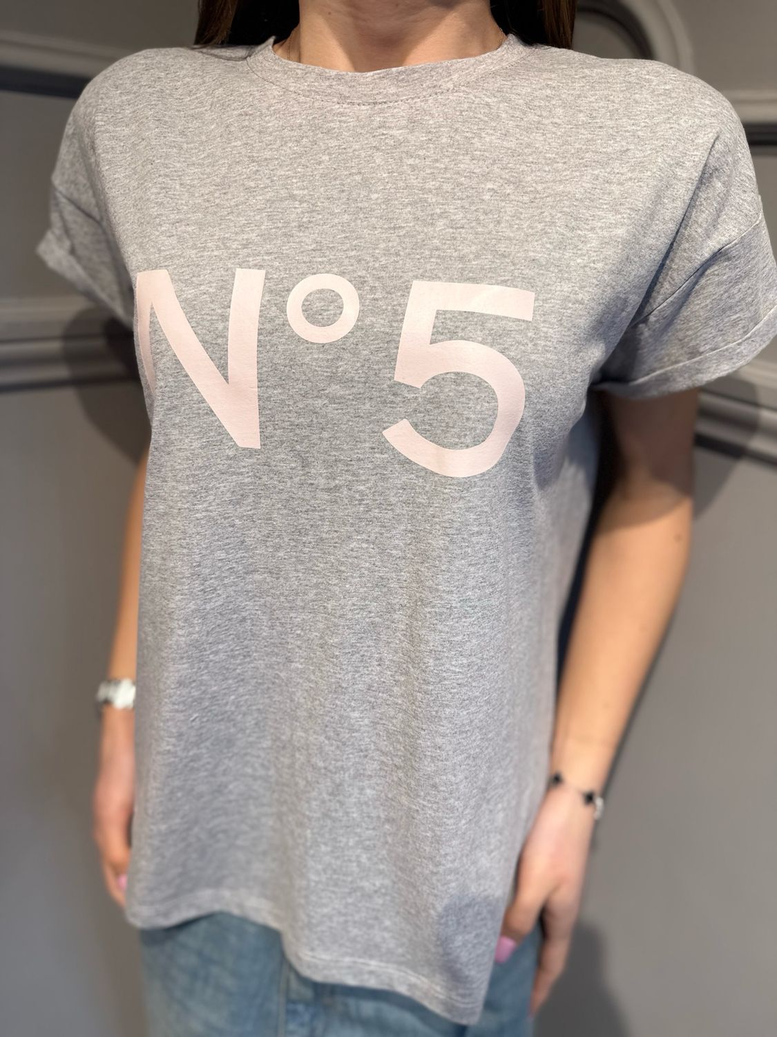 TENSIONE IN - t-shirt numero 5 26M4385 grigio/rosa