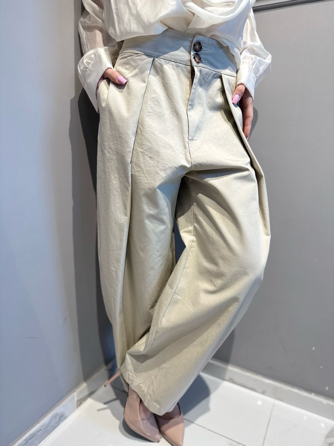 MOTEL - pantalone con pences in cotone S26P732 ghiaccio