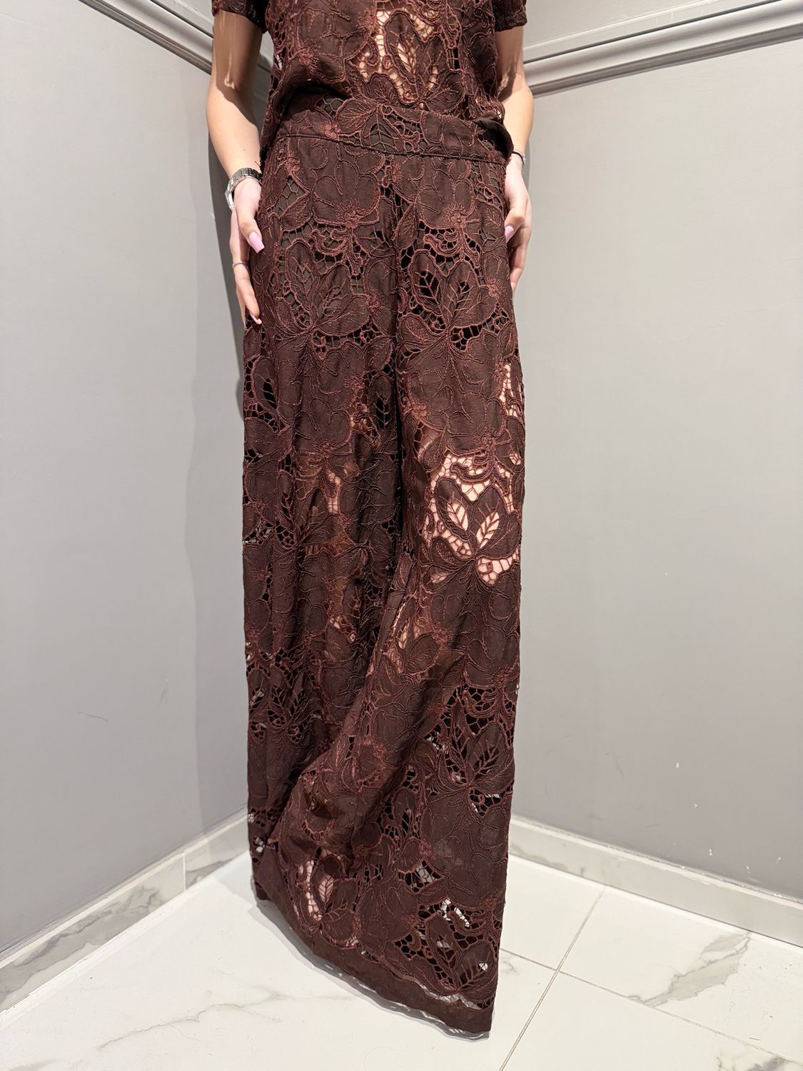 MOTEL - pantalone a palazzo con elastico dietro in pizzò macrame’ S26P920 Moro