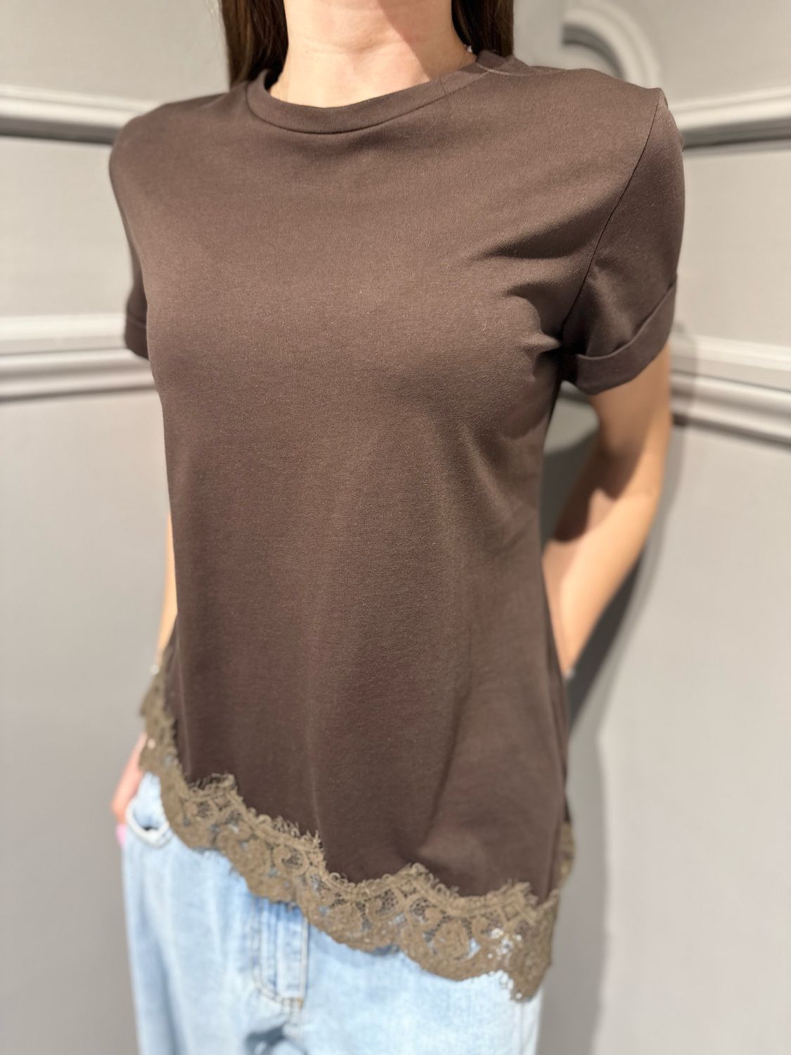 TENSIONE IN - t-shirt con pizzo S26M952 moro