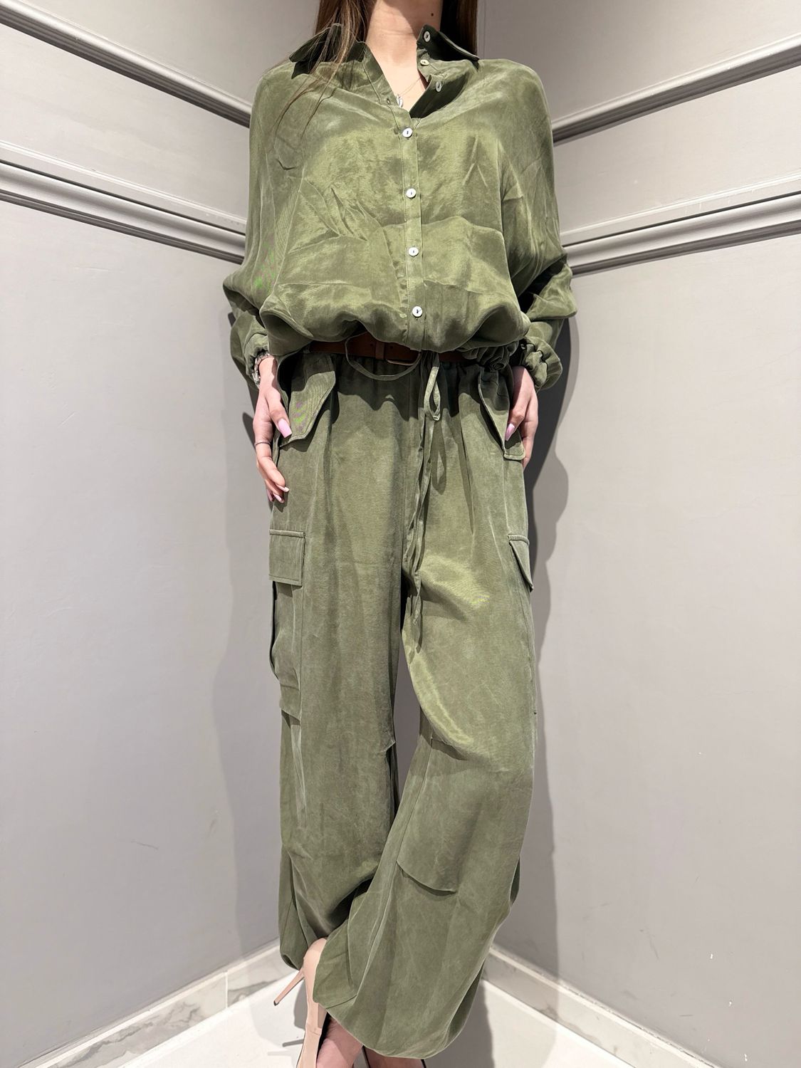 TENSIONE IN - pantalone URSICO con tasconi e elastico sotto e in vita in seta lavata PE26-4101CAMP