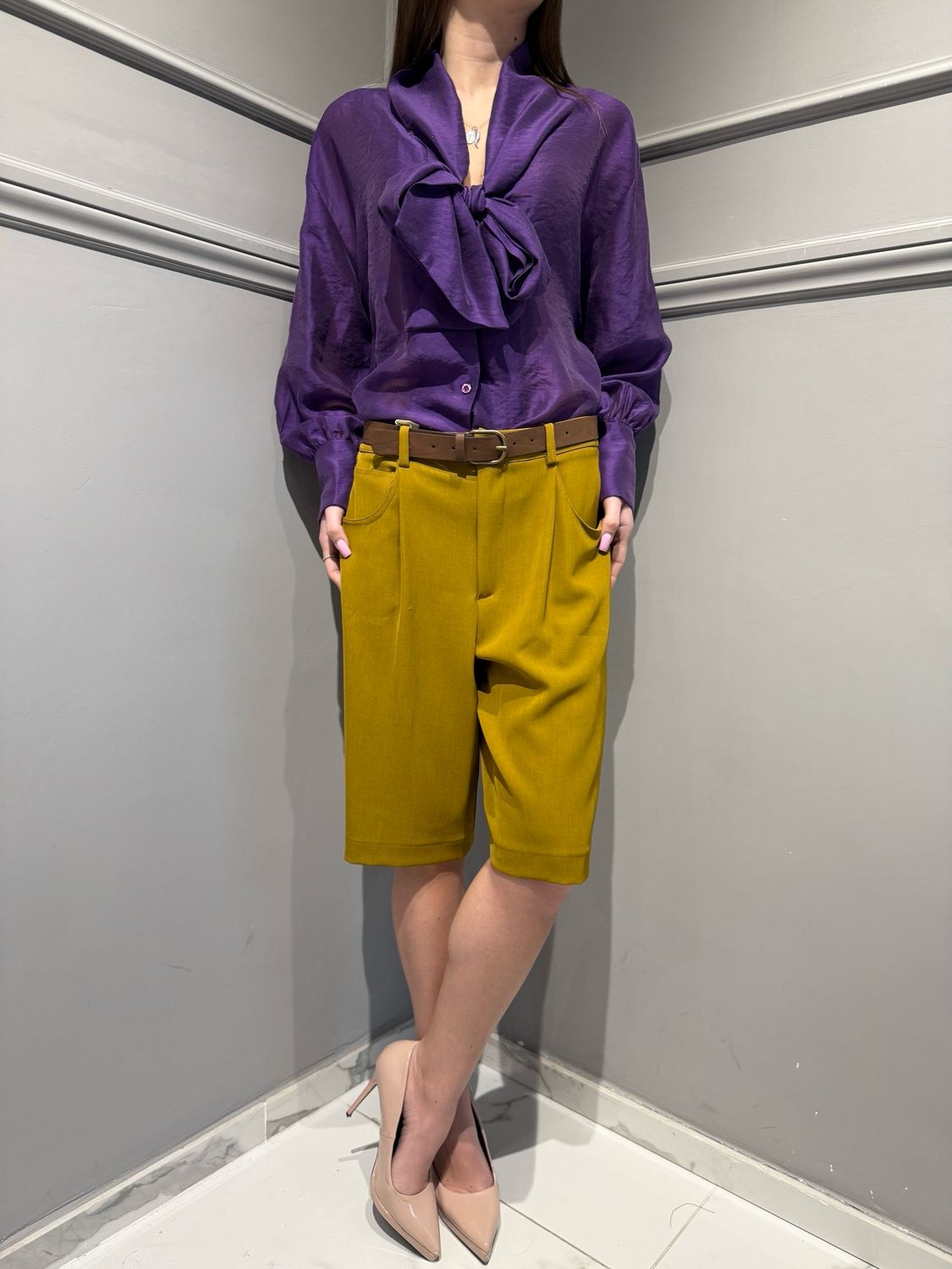 TENSIONE IN - bermuda in tessuto fluido Quinetta PE26-4026CAMP olio