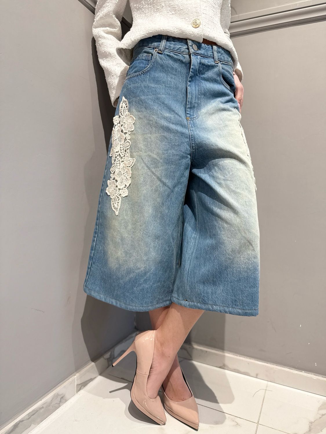 MOTEL - bermuda in denim fermo con applicazione ricamo HY1255 denim/bianco