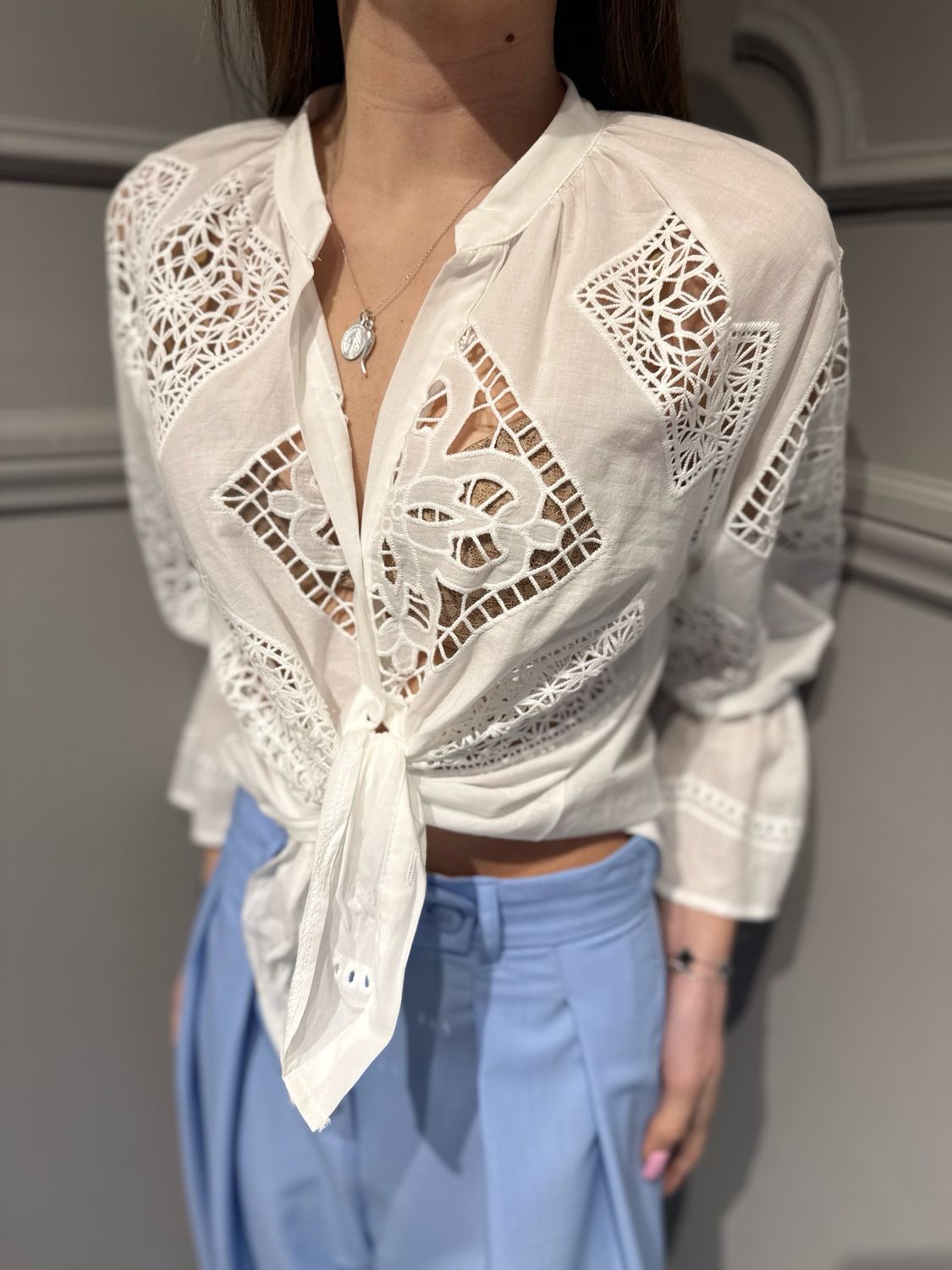 MOTEL - camicia in cotone popeline ricamata S26XA07 bianco