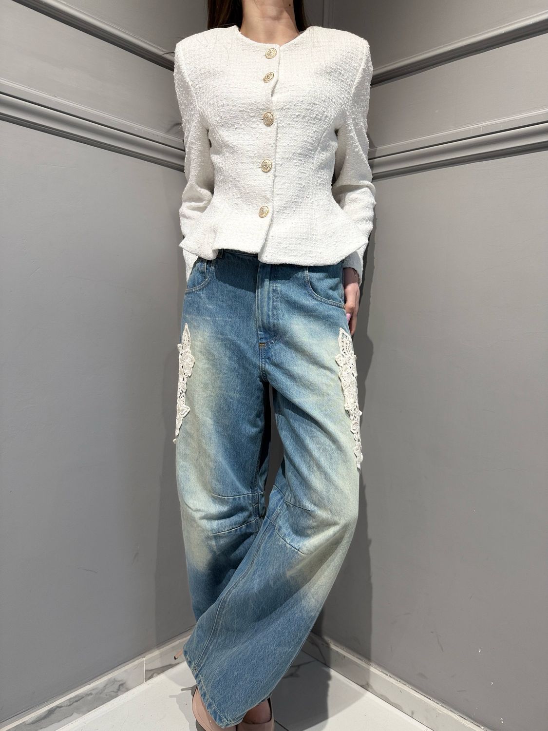 MOTEL - jeans fermo con applicazioni in pizzo ricamato HY1256 denim/bianco