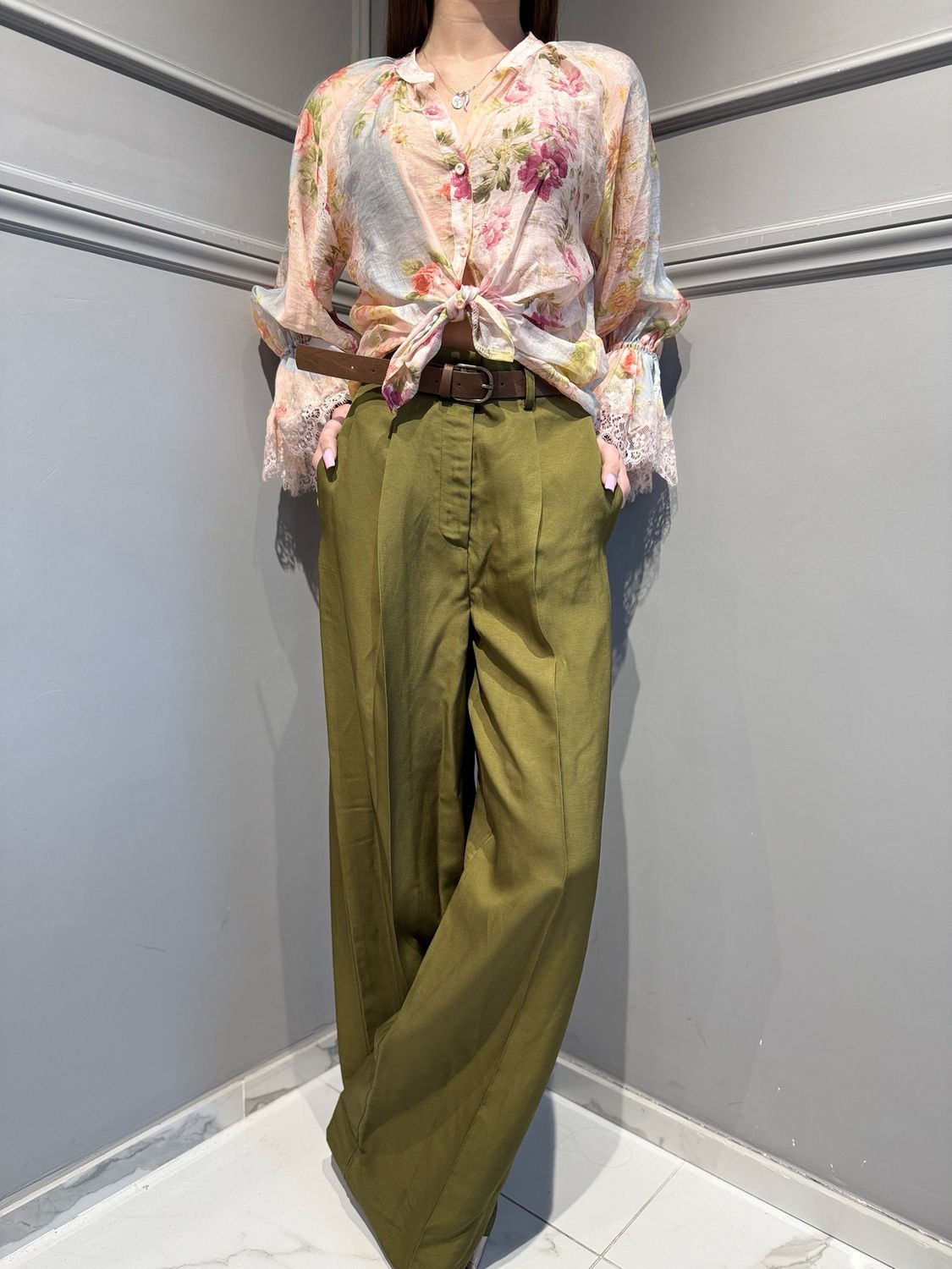 MOTEL - pantalone a palazzo con pences in tessuto fluido PE264120 oliva