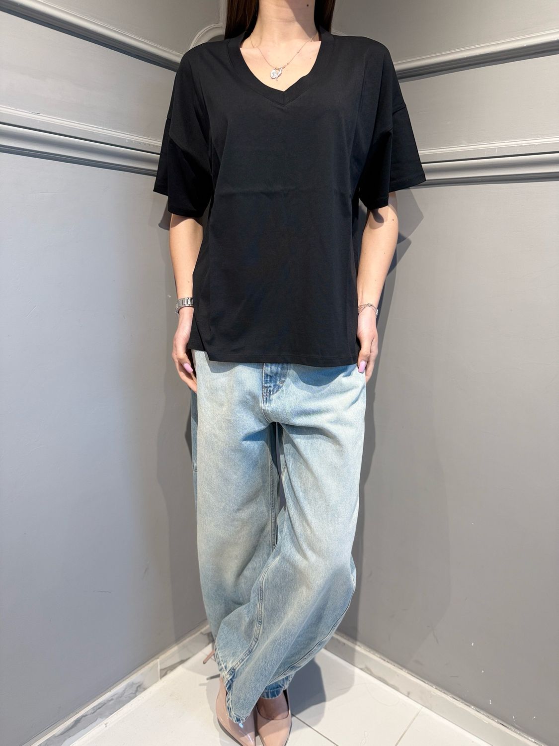 VICOLO - t-shirt a V over UAB0251 nero