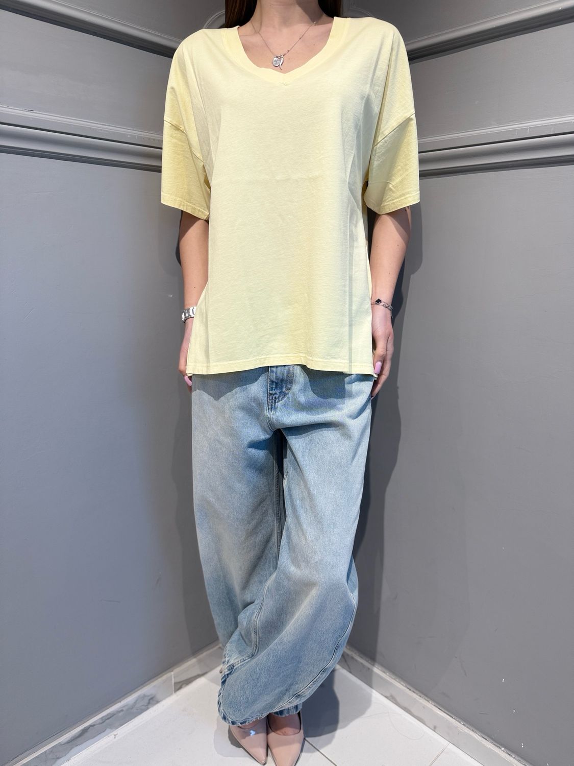 VICOLO - t-shirt a V over UAB0251 giallo