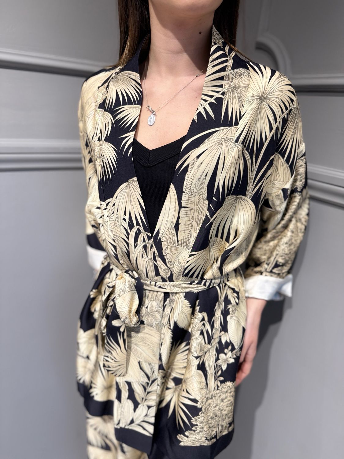 TENSIONE IN - Kimono Bernardo in pura viscosa PE267112 nero/beige