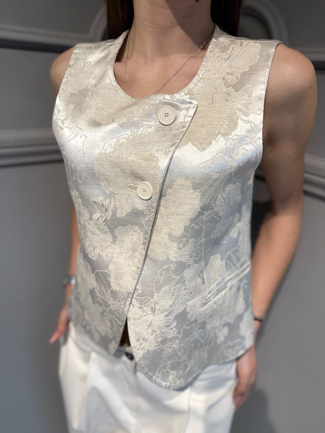 TENSIONE IN -gilet in raso operato stondato S26JA18 burro