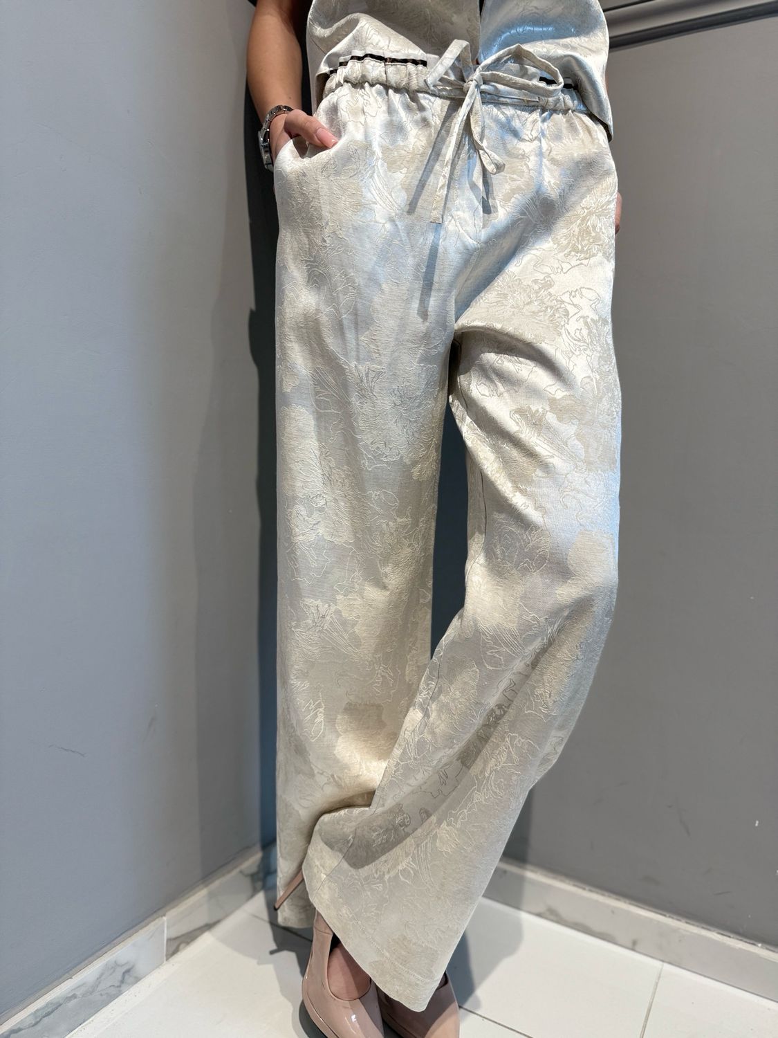 TENSIONE IN - pantalone in raso operato con elastico in vita e laccio S26PA19 burro