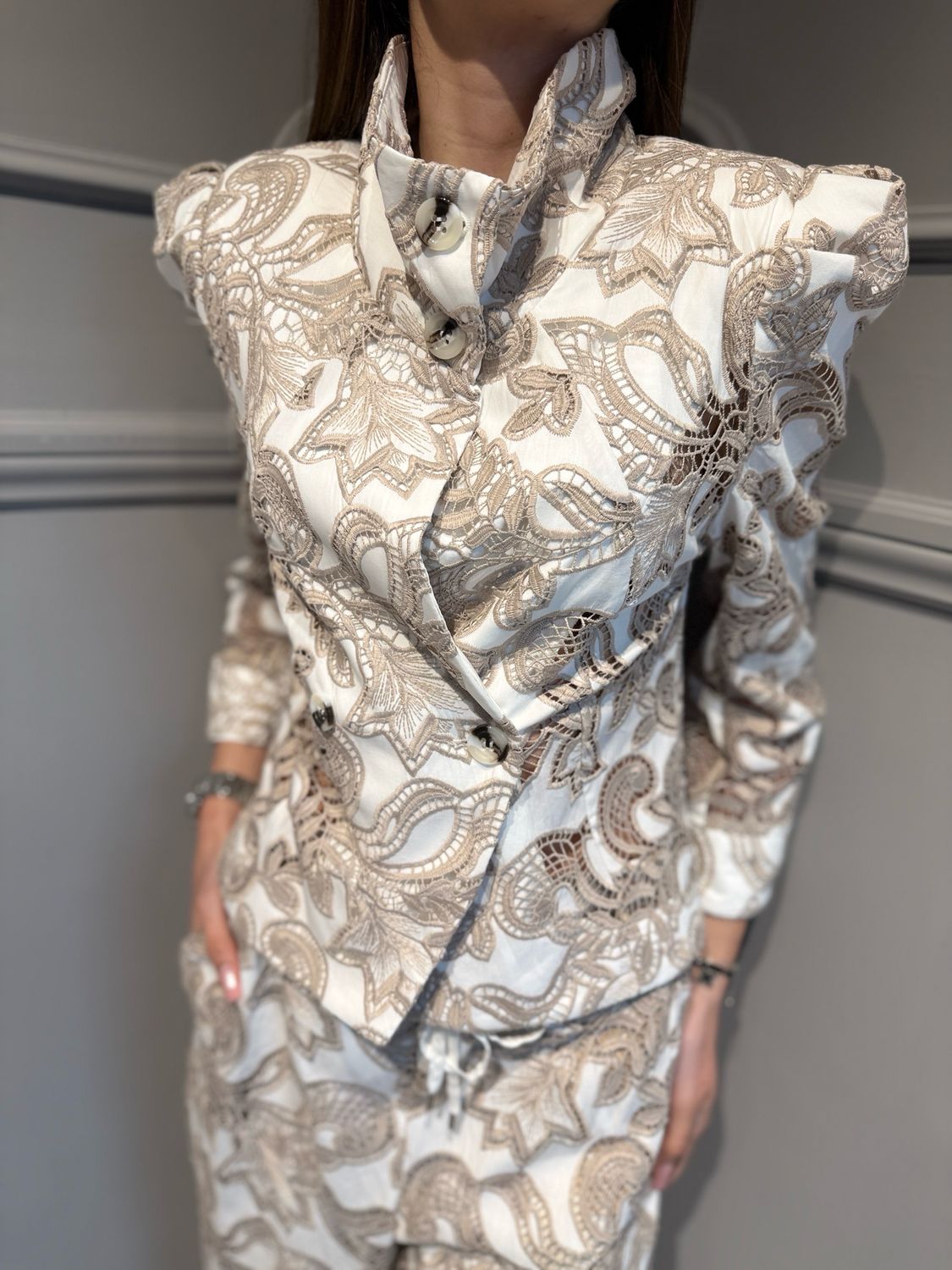 MOTEL - giacca ricamata avvitata 26B4539 bianco:beige