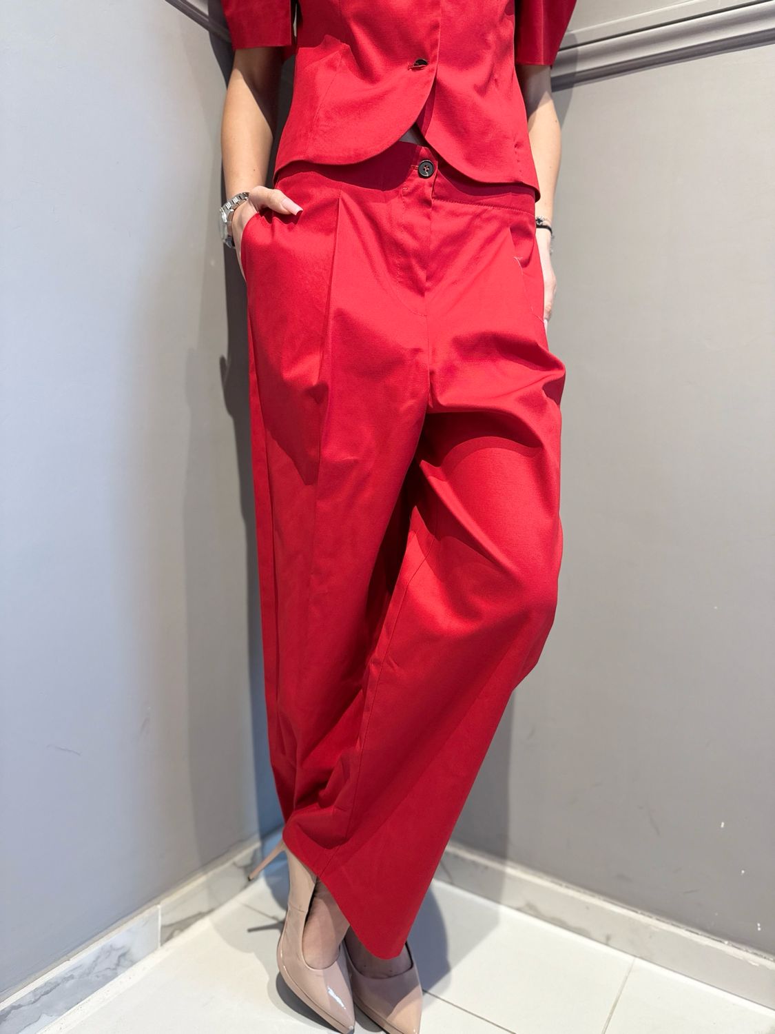 TENSIONE IN - pantalone in cotone elasticizzato con pences 26P4516 rosso