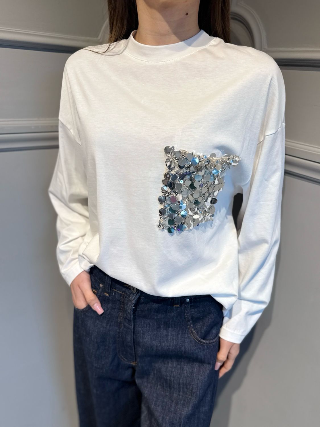 TENSIONE IN - t-shirt con tasca paillettes PE260149 panna/argento