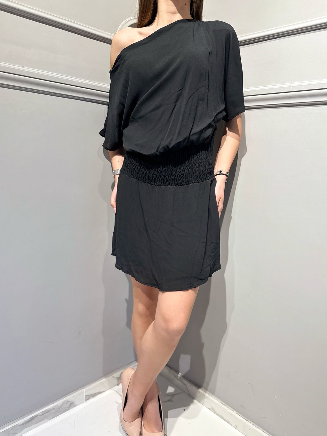 TENSIONE IN - abito spalla scesa S26AB25 nero