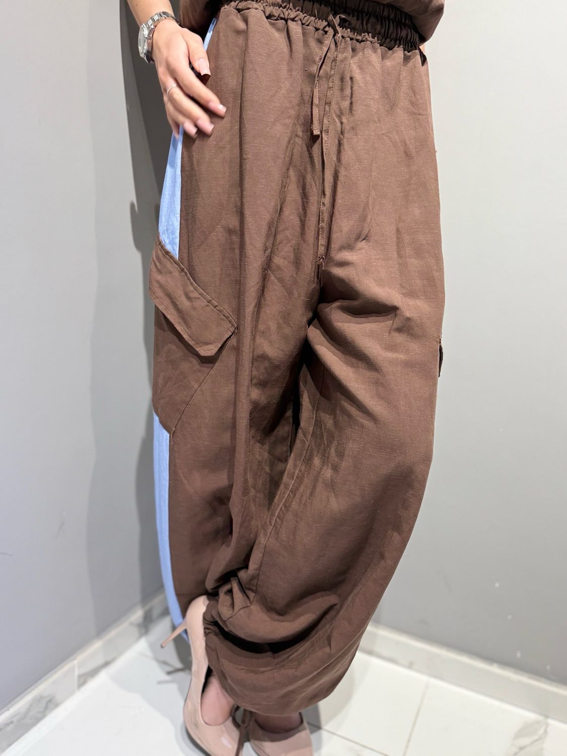 TENSIONE IN - pantalone cargo elastico sotto e in vita bicolore 39112 iceberg/cioccolato