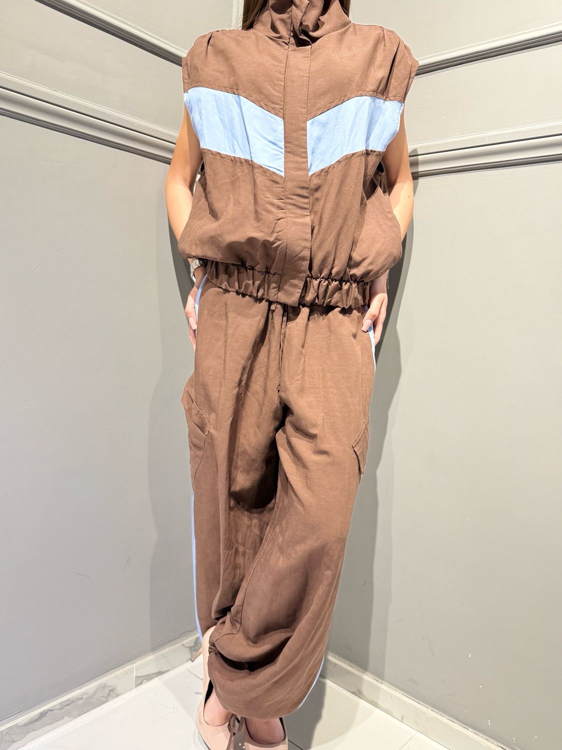 TENSIONE IN - gilet in tessuto fluido e leggero 39111 color black cioccolato/iceberg